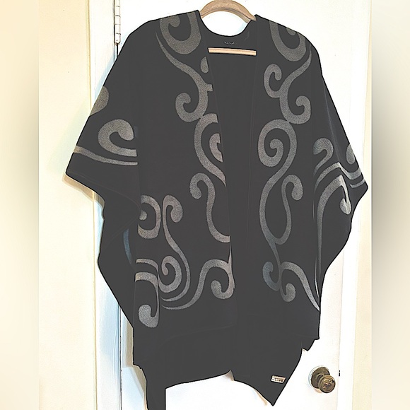 Fleece Poncho, Cape Black With Gray Swirl, Reverses to Solid Black 54x42 - Picture 8 of 12